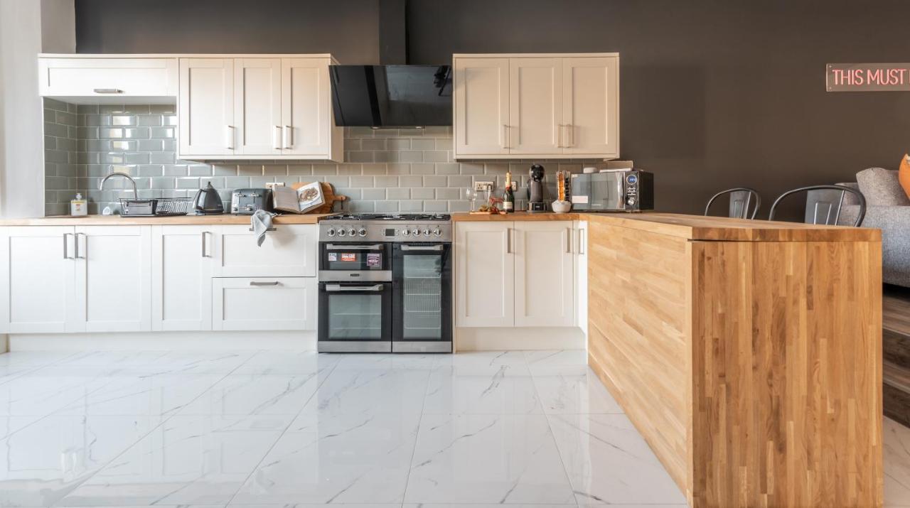 Ty Hapus Newport - Luxury 4 Bedroom Home Екстериор снимка