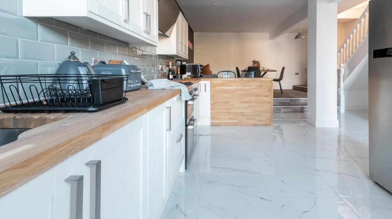 Ty Hapus Newport - Luxury 4 Bedroom Home Екстериор снимка